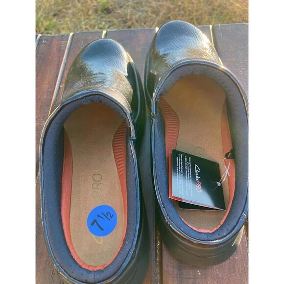 New NWOB Womens Clarks Pro Navy Patent Professional Work Clog Shoes Size 7.5 M - Picture 5 of 8